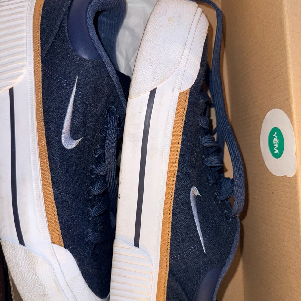 Nike Women's Navy Blue Sneakers - Picture 2 of 5